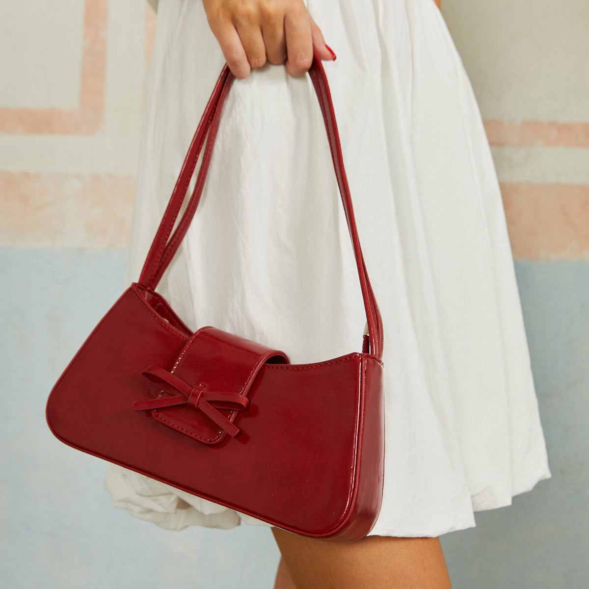 Bolso de Hombro Rojo con Lazo